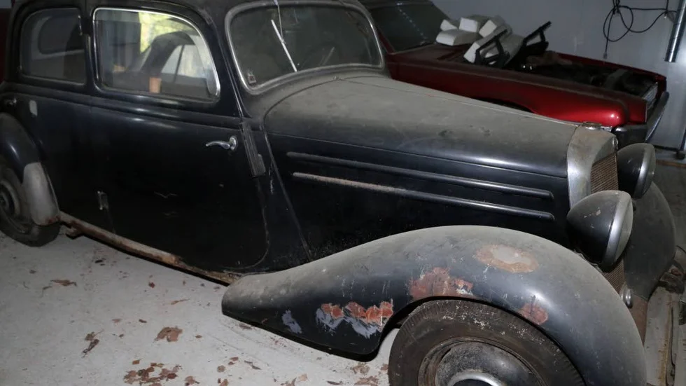 Efter kriget utvecklade Mercedes nya modeller - detta är en 170 från 1952.