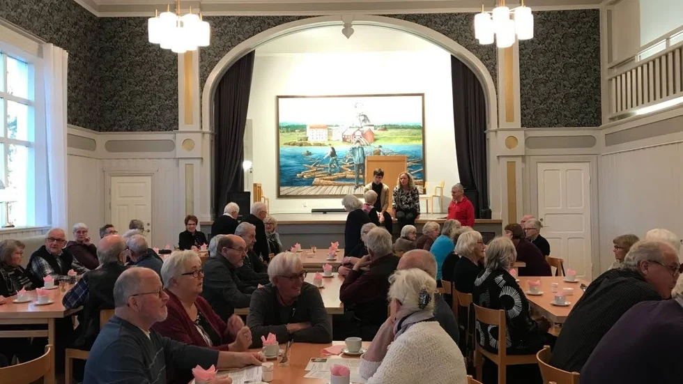 PRO Jävre har medlemmar även från andra byar i piteåområdet och anordnade därför ett semmelcafé i Storfors häromdagen. Över sjuttio personer infann sig för att fika och får veta mer om Framtidsfullmakter.