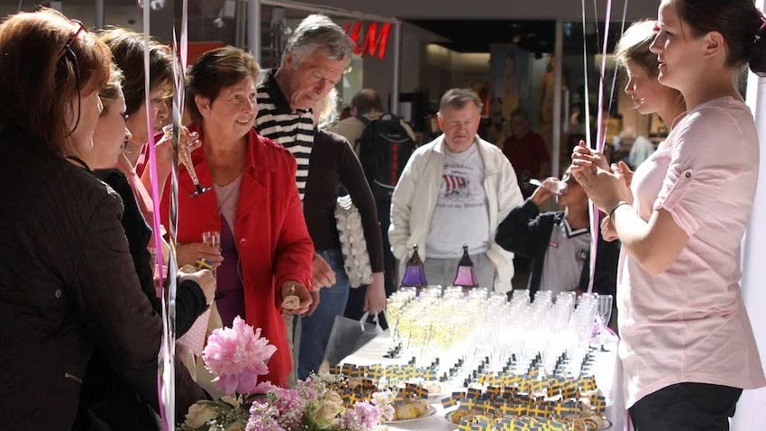 Specialerbjudanden och vip-shoppingkvällar för medlemmar skänker guldkant till tillvaron och om det även inkluderar en extra service-nivå, som ofta är fallet hos olika flygbolag, förstärks känslan ännu mer.