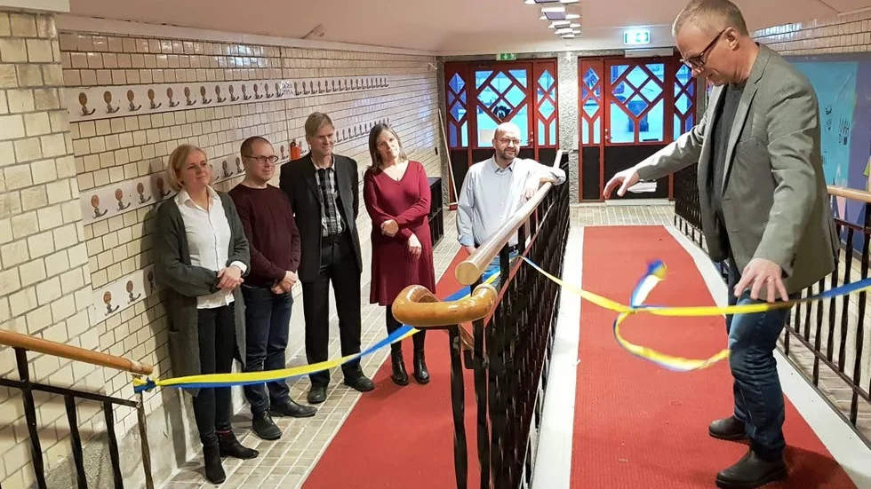 Moderniseringen av resecentrum invigdes av avgående kommunalrådet Peter Waara i närvaro av bland andra Charlotte Reinholdt, Regionala Kollektivtrafikmyndigheten i Norrbotten samt Haparanda stads representanter Jimmy Henriksson, teknisk chef, Göran Wigren, förvaltningschef Samhällsbyggnadskontoret, Lena Ekh, kommundirektör och Sven Tornberg, tillträdande kommunalråd i Haparanda.
