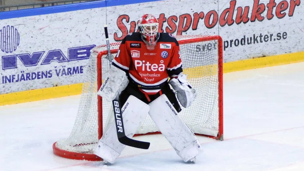 Albin Ström får fortsatt förtroende mellan PHC:s stolpar när Joel Vännström är skadad. (Arkivbild)