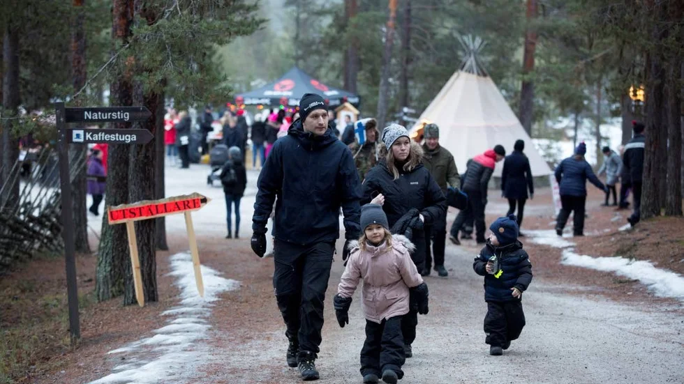 Adam Sellbom och Matilda Lundmark hade kört från Arvidsjaur för att besöka julmarknaden med barnen Melinda Sellbom och Kalle Sellbom.