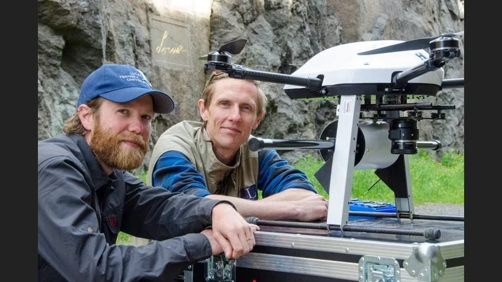 Tobias Bauer och Joel Andersson, forskare respektive doktorand i malmgeologi vid Luleå tekniska universitet.