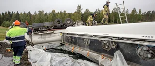 Tankbil med farligt gods välte på E4