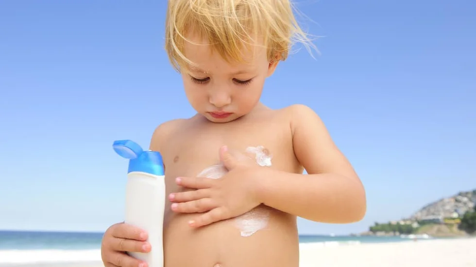 Vissa solkrämer försämras snabbare av sol och bad och flera av dem innehåller allergena ämnen.