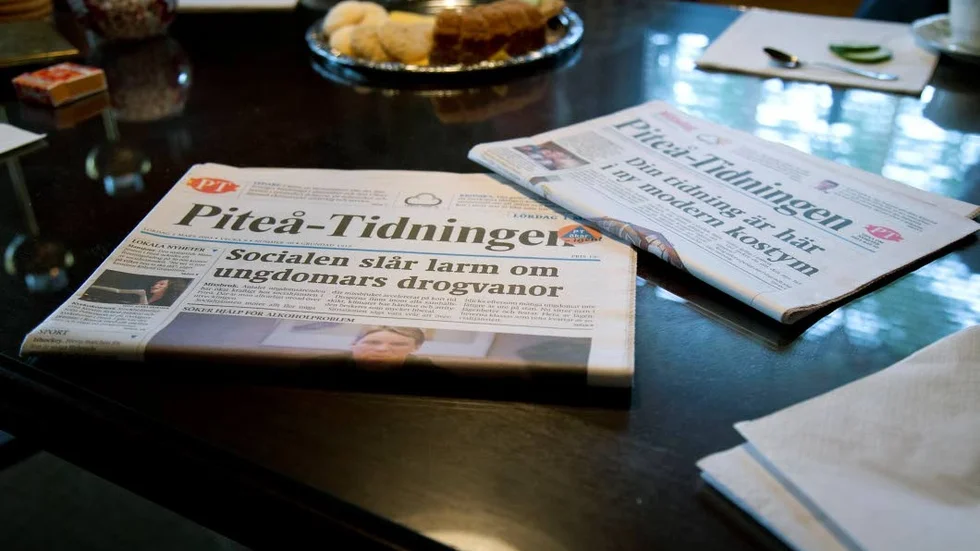 I Siv och Roberts "arkiv" finns både gamla och nya tidningar.