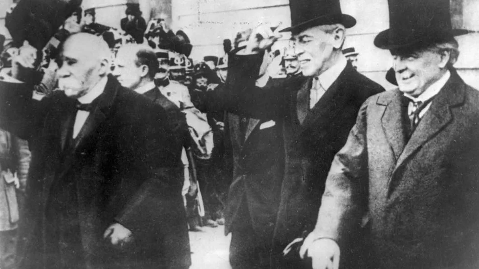 1919, samma år som Karin Danielsson föddes, slog Jack Dempsey knock på Jess Willard och blev världsmästare i tungviktsboxning, Gustaf V regerade kungatronen, 
Versaillesfreden skrevs under av herrar i höga hattar, Charlie Chaplin var med om att bilda filmbolaget United Artists och spanska sjukan spreds över hela världen.
