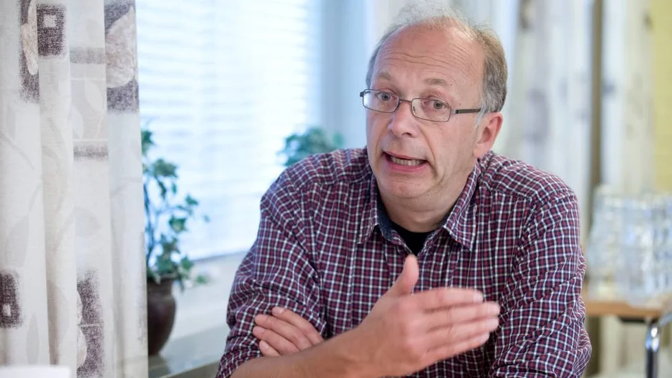 ”Det är bara 0,2 procent koppar som de kan ta rätt på. 99,8 procent är avfall och det innebär att avfallsmängderna kommer att bli gigantiska. En miljard ton avfall planerar de att lägga i ett sandmagasin och det innebär att de måste göra allting rätt för att det inte ska läcka metaller i naturen”, säger Arne Müller.