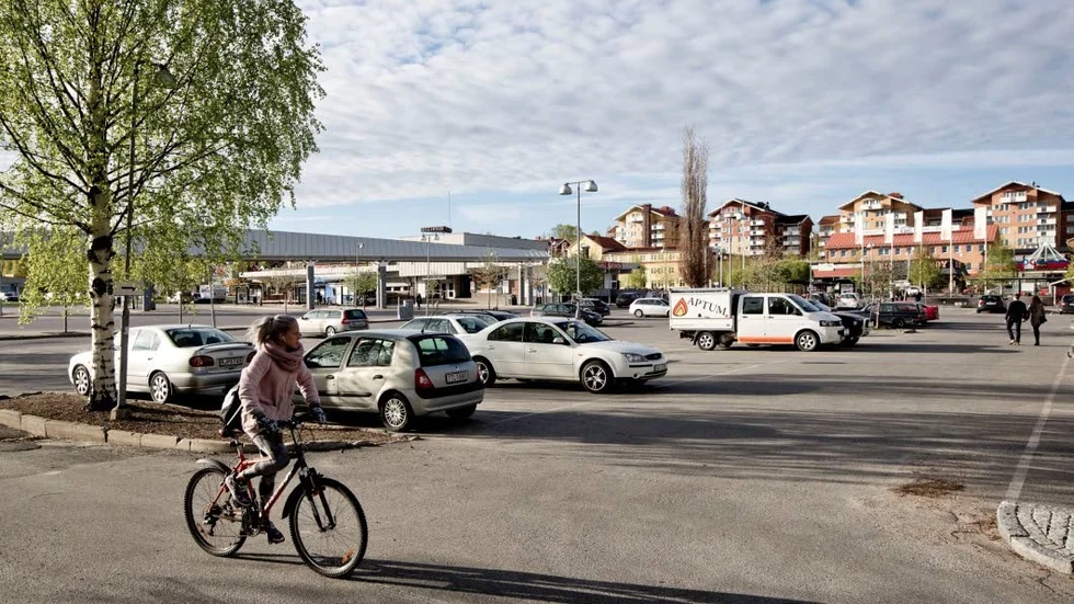 Lindbäcks bygger 110 lägenheter på busstationens parkering i Piteå. Detaljplanen klubbas till våren och byggstarten är planerad till sensommaren 2016. Satsningen är en första etapp av mer långtgående planer på det intilliggande bangårdsområdet.