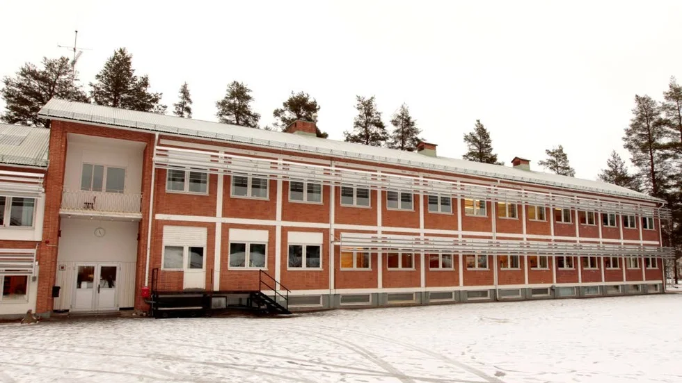 Det är oklart när högstadieskolan rivs. Men enligt förslaget som ligger vill man flytta eleverna från skolans tre våningar ...