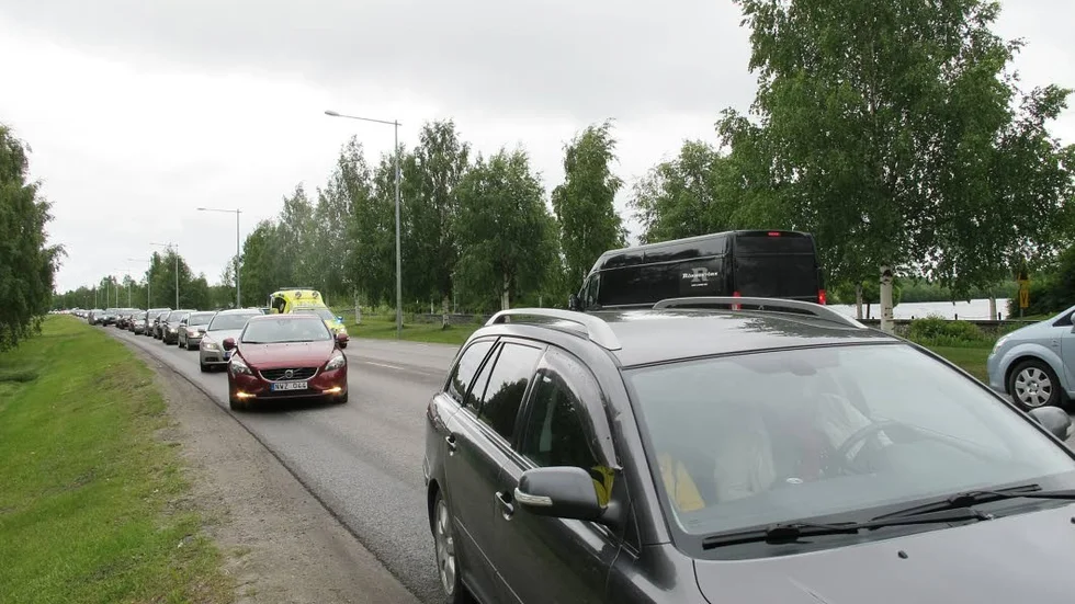 "Vi försöker hålla framkomligheten för räddningstjänst och polis öppen så gott det går", säger Kjell Norberg, trafikingenjör.