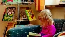 På Skärblacka bibliotek finns det en läsplats för barnen.
Foto: Titti Olovsson