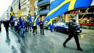 Sverigedemokraterna erbjuder väljarna att stödja ett invandrarfientligt parti utan att behöva smutsa ner sig med öppen främlihngsskräck. Men den största faran är att de tradiotionella partierna anpassar sig till Sverigedemokraterna. Foto: Scanpix