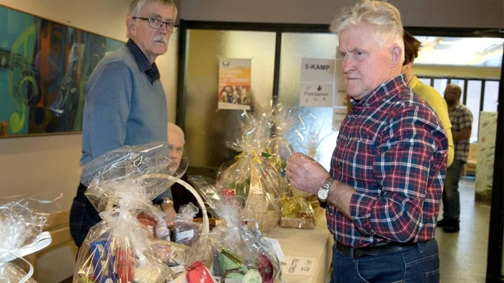 Östen Sundström köpte en korg-lott precis innan stängning av Sven Ivar Sundström och Gun-Marie Hammarbäck.