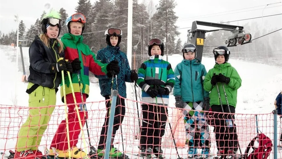 Vid öppningsdags var kompisarna på plats vid Valsberget för att åka skidor. Sofia Westerlund, från Hemmingsmark, Arvid Häggström, från Blåsmark, Oskar Viklund, från Blåsmark, Johan Isaksson, från Hemmingsmark, Elias Berglund, från hemmingsmark, och Tim Magnusson, från Hemmingsmark.
