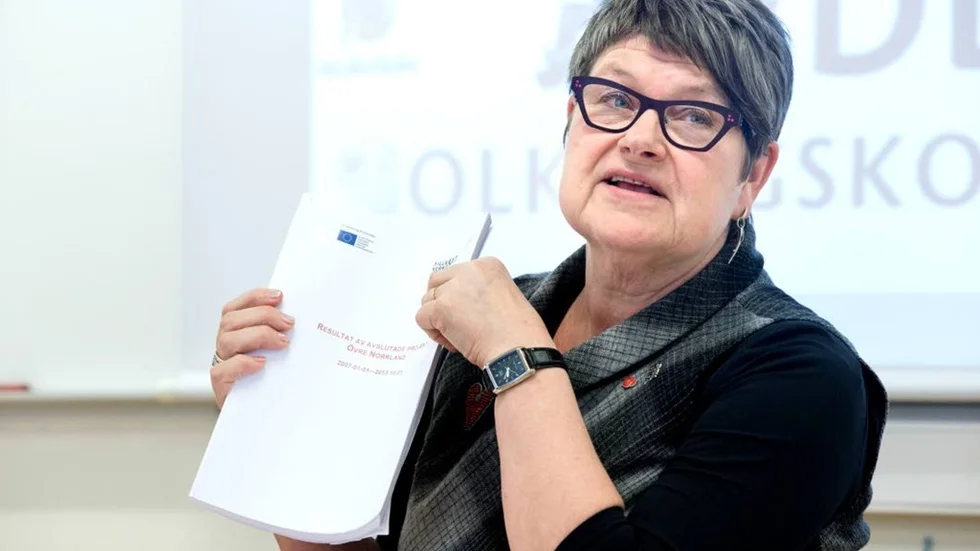 Bredbandsutbyggnad är en av de saker som finansierats med EU-medel i Norrbotten och Västerbotten. "Det är glest befolkade områden och det här är något som minskar avstånden och stärkt möjligheten att bibehålla och utveckla företag men även att leva och bo här, säger Harriet Classon, Region Västerbotten och kommunstyrelsen i Skellefteå.