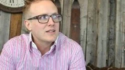 Kristofer Lundström är utvald som en av fem unga lovande entreprenörer i Almis riksomfattande tillväxtprogram. Han har själv aldrig sett sin ålder som ett hinder, men är medveten om fördomar kring unga företagare.