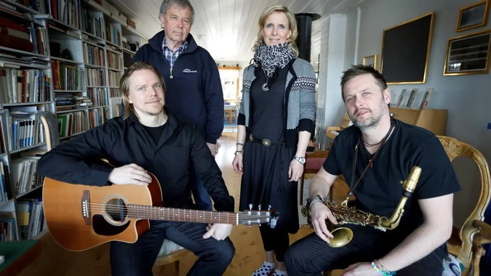 Trion Scaur vid sitt andra besök hos konstnären Sture Berglund.