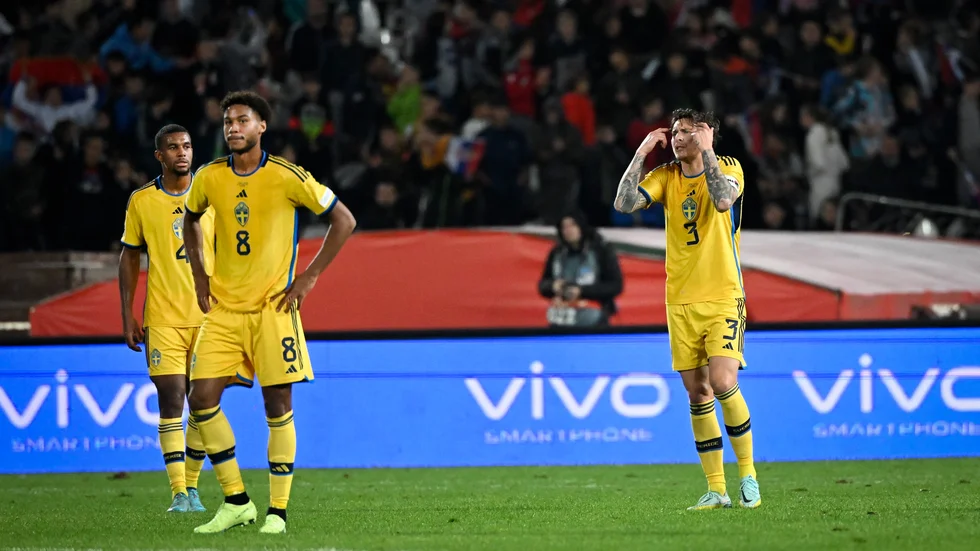 Utspelade i Belgrad. Trion Isak Hien, Jens Cajuste och Victor Nilsson Lindelöf deppar. Serbien vann i Nations League med 4–1.