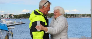 Äventyrlig färd hem från Portugal med segelbåten till Västervik • Blev bestulen på både pengar och kreditkort • Styrningen gick sönder