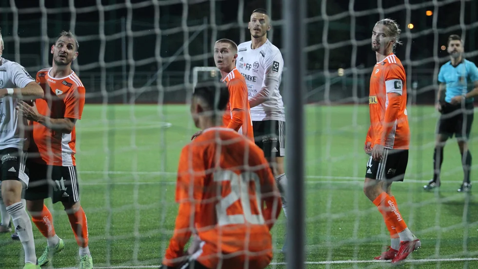 Motala AIF:s striker Alexandar Mutic kan göra comeback mot Forward i norrettan på lördag. "Det är bättre", säger han.