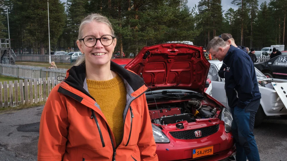 Elin Rånby, styrelseledamot, tycker det är viktigt att visa upp att klubben finns. Själv har hon tävlat många år i rally och vet vad motorsport kan betyda.