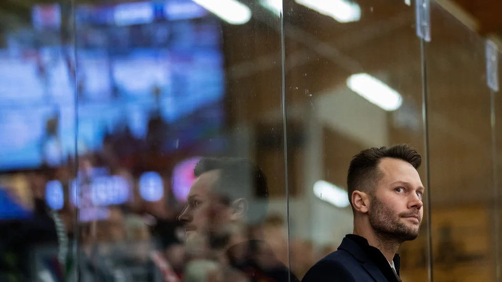 VIK-tränaren Martin Gudmundsson vet vad VIK behöver göra mot ett hårt checkande AIK.