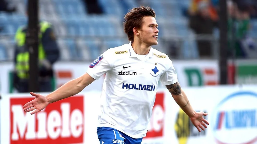 1-0-skytten Arnór Ingvi Traustason dunkade in första målet.