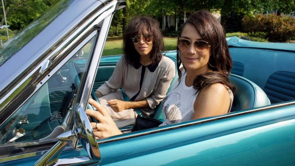 Vinstchans. Titiyo och Jill Johnson i populära "Jills veranda" som har tre vinstchanser.
Foto: Per Dahlberg/SVT