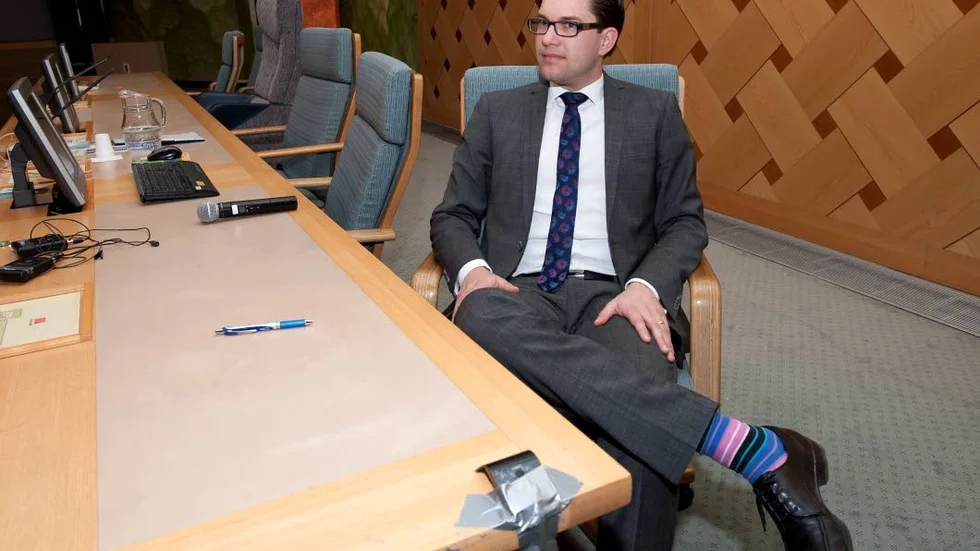 Gynnas av Reinfeldt. SD och Jimmie Åkesson är de enda som gläds åt Reinfeldts utspel om flyktingpolitikens kostnader, skriver Bengt Cete.