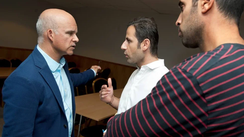 Aleksander Gabelic, Claude Yousef och Joel Yavsan diskuterar situation i Syrien och Irak.