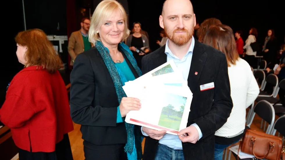 Planerar Vibjörnsparken.  Kultur- och bildningschefen Karin Olanders och kommunalrådet Herman Vinterhjärta (MP) förbereder omgörningen av Vibjörnsparken, som diskuterades vid en konferens på fredagen.