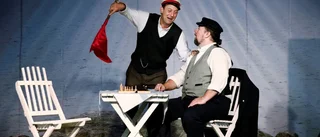 Folklustspel med nostalgisk charm