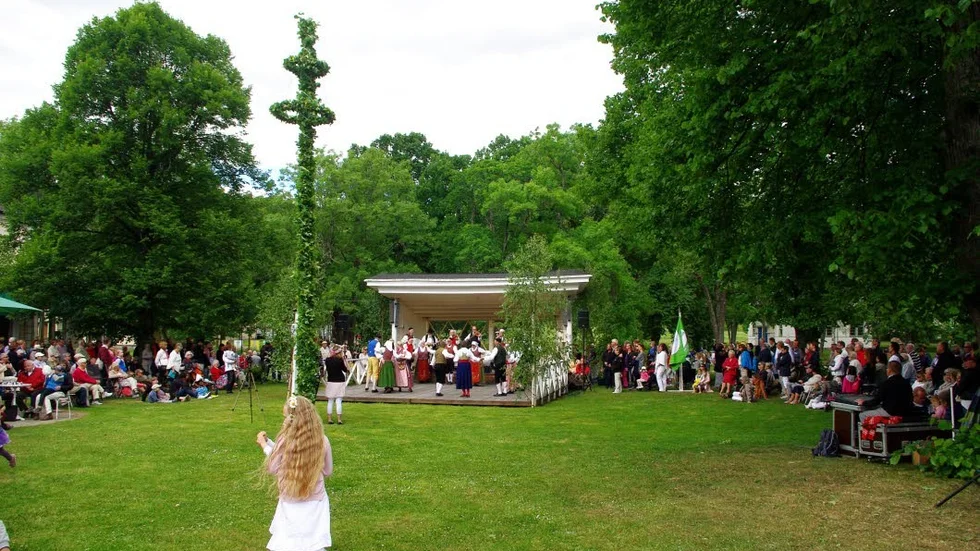 Mycket folk i alla åldrar fanns på plats på Brunnen.