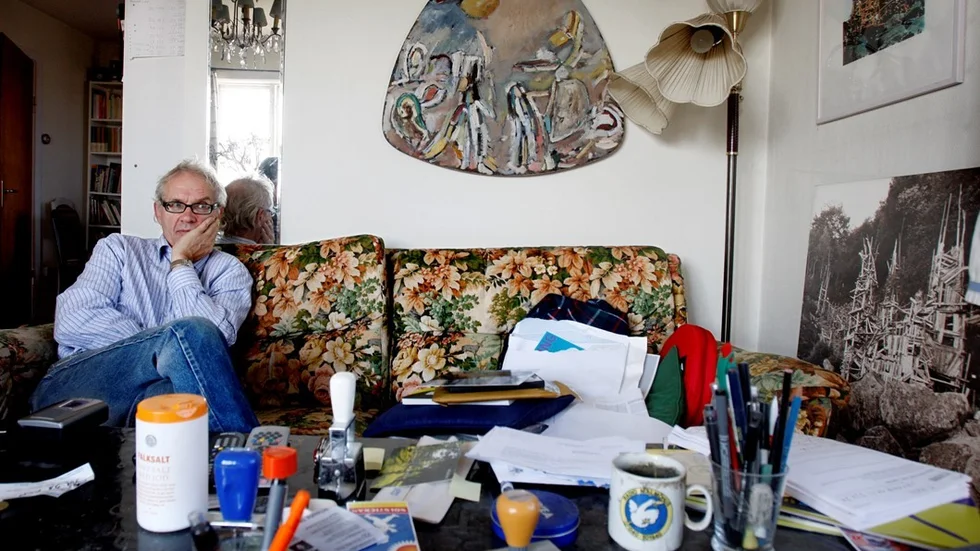 070925 Höganäs
Konstnären Lars Vilks på ett tillfälligt besök i sin bostad. Vilks måste på grund av mordhot från Al Qaida vistas på hemlig ort. 
Bild Jeppe Gustafsson