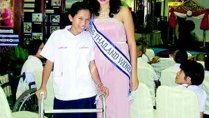 Som Miss Thailand har Mix en massa olika uppdrag av skiftande karaktär. Invigningar, prisutdelningar och också välgörenhetsuppdrag, bl a på barnhem.
FOTO: PRIVAT