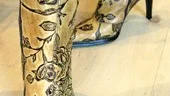 Spetståat och högklackat gäller i höst. Storblommiga cowboyboots med cigarettsmala klackar hittar man på Bianco Footwear för 1900 kr.
FOTO: JANNE FORSBY