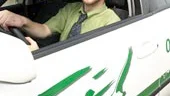 Victor Mazetti, nybliven taxichaufför i Norrköping, är inte orolig för att köra taxi efter onsdagens händelse. Rån i taxibilar är trots allt ganska ovanliga, anser han.
FOTO: NICLAS SANDBERG
