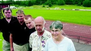 Hjärntrusten för cupen. I organisationskommittén för Fotbollcup Finspång har det mesta arbetet legat på Ing-Marie Pirslin, Åke Remning, Hans-Åke Lindberg, Lars Johansson och Ervins Skuja.
FOTO: TITTI OLOVSSON