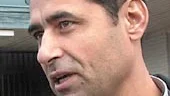 Elias Issas såg förödelsen efter bankomatsprängningen på väg till sitt jobb på torsdagsmorgonen. Han blev förskräckt och tycker att det krävs hårdare tag för att minska kriminaliteten.
FOTO: NICLAS SANDBERG