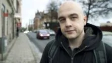 Joakim Hedström har precis påbörjat behandlingen med cannabisläkemedlet Dronabinol. I en månad ska han ta sex droppar om dagen.