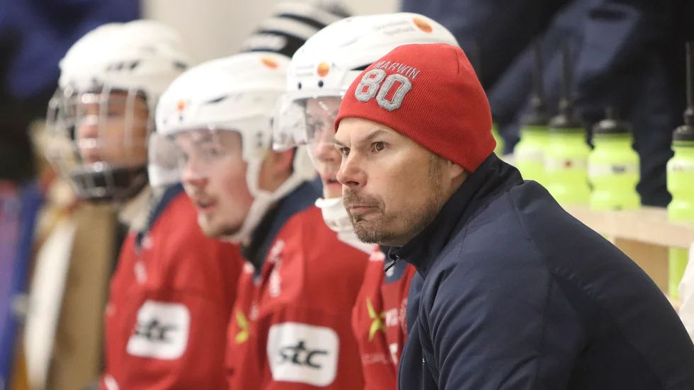 Jari Hyttinen får fortsatt förtroende som huvudtränare för KVBS.
