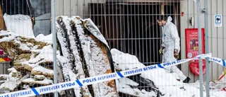 Bildextra: Polisens tekniker undersökte brandplatsen