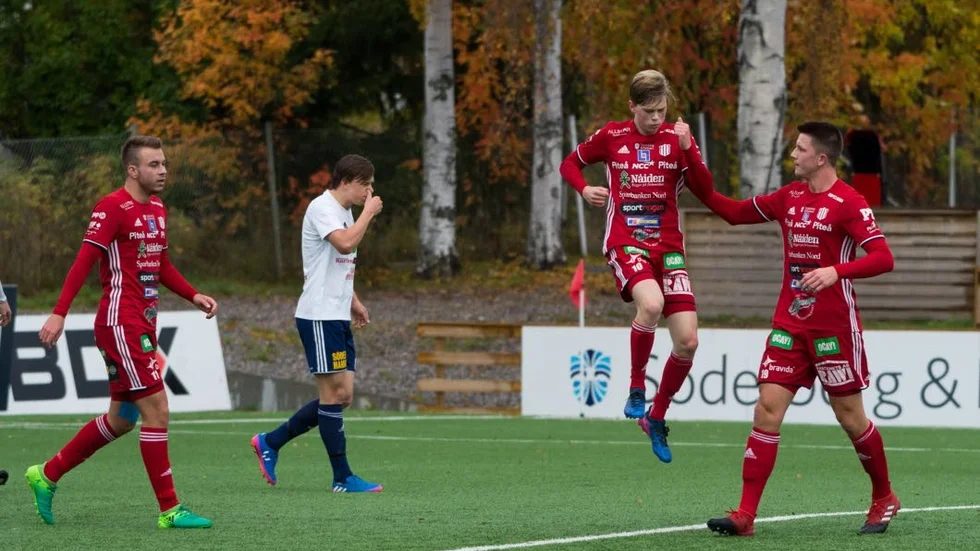MÅLSKYTT. Gustav Nordh satte fyra bollar för Piteå mot Söderhamn.