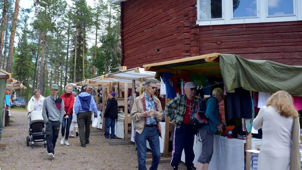 Försäljning. Det pågick hantverksförsäljning under kulturdagen i Mellanström.
