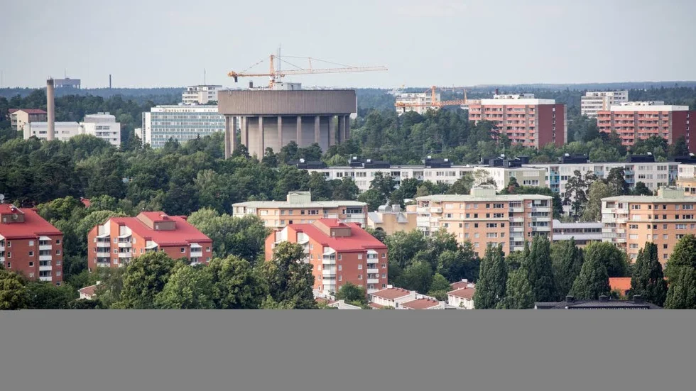 STOCKHOLM 20160713
Flerfamiljshus i Bergshamra fotograferade från Frösundatoppen (Haga kulle). Bergshamra vattentorn i bakgrunden.  
Foto: Christine Olsson / TT / Kod 10430