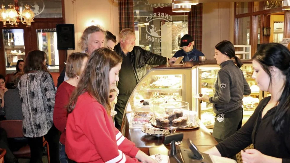 Fullsatt. Att det är populärt med quizar vittnade kön till fikat.