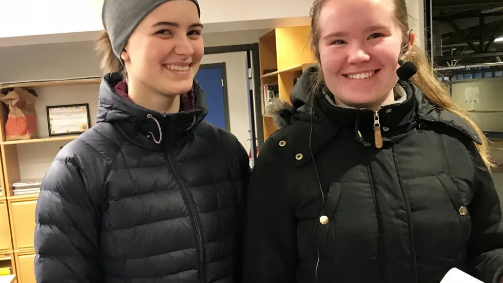 PRISADE. Agnes Karlsson, till vänster, och Agnes Bergkvist från den ungdomssektion som utsetts till "bästa i Norrbotten".