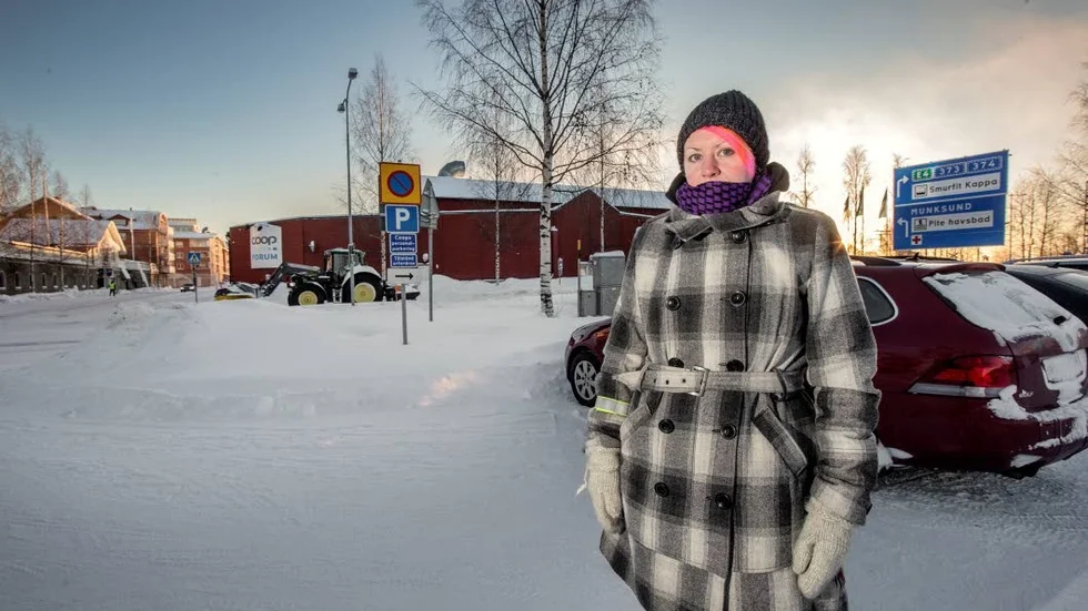 Hämndaktion. Här, på Coop Forums personalparkering, drabbades bland annat Sofia Johansson av vandalisering på sin bil. Det tros vara hämnd mot Coop av en nyligen gripen snattare.