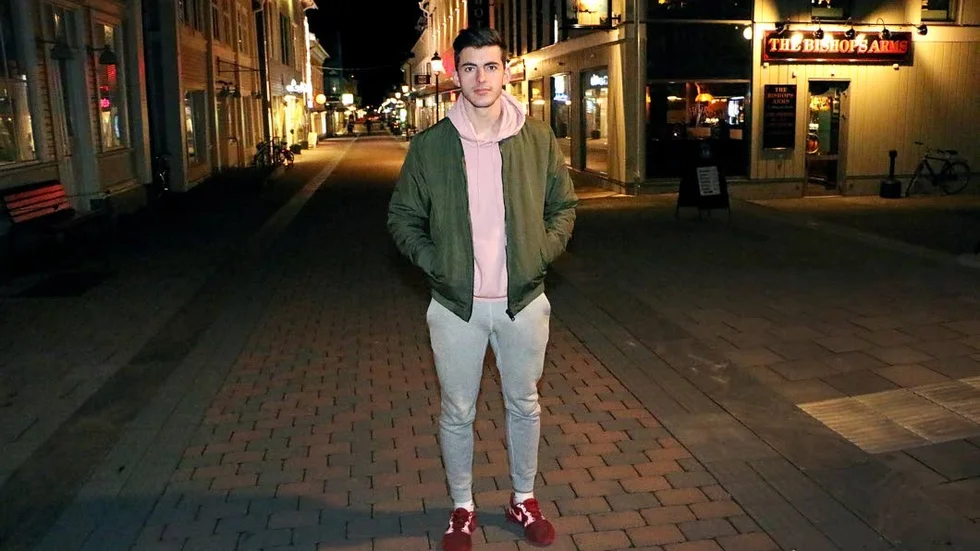 PITEÅ. Just nu är Elvis Mani i Piteå men när som helst kan han bli utvisad från Sverige.